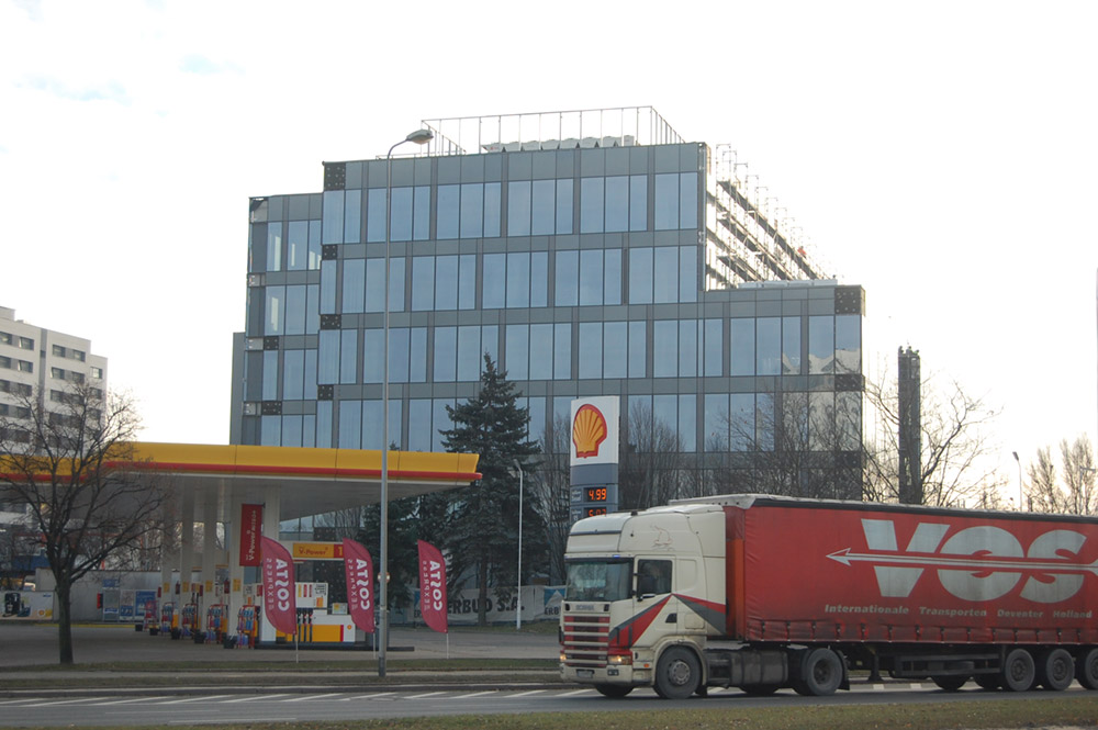 Budynek biurowo-usługowy przy ul. Mangalia w Warszawie